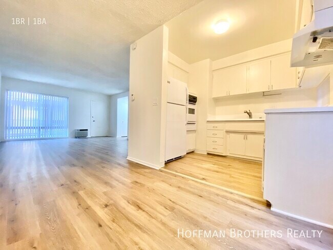 Primary Photo - 1142 N Clark St