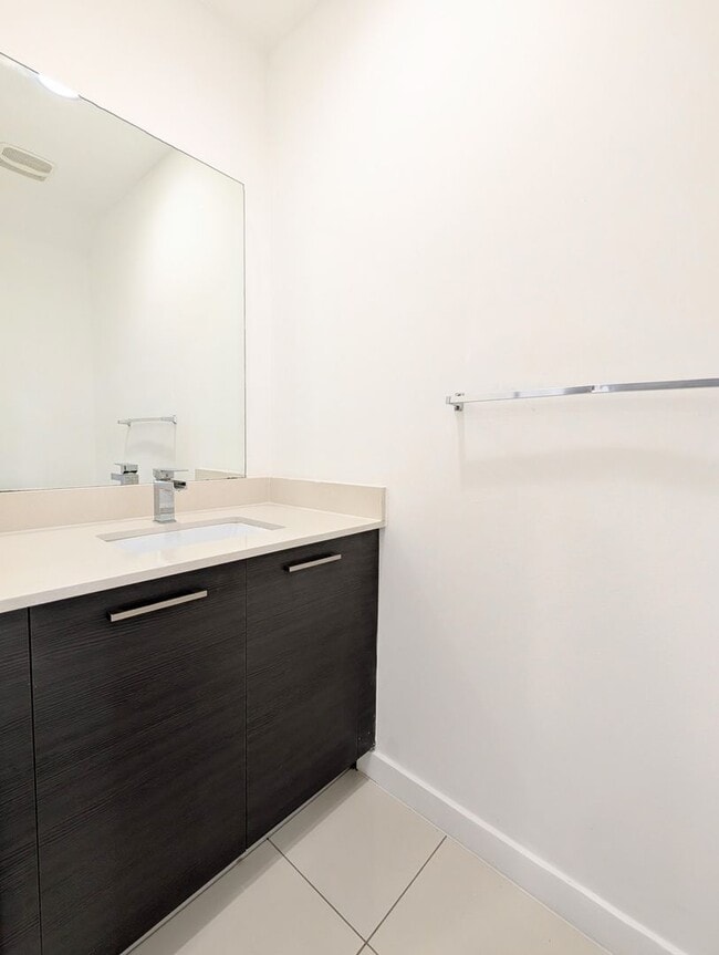 Building Photo - Gorgeous 2BR/2.5BA Townhouse in Gated Community – Lauderhill