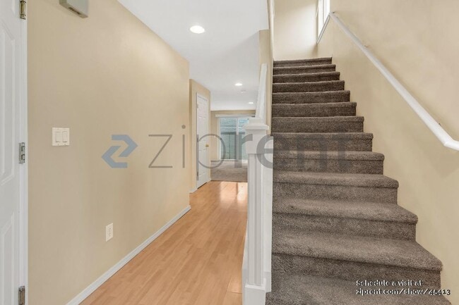Building Photo - 13926 NE 7th Ct