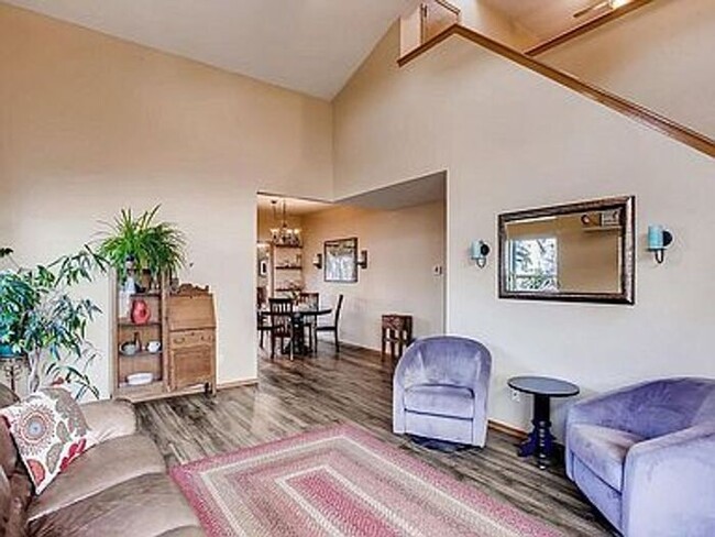 Building Photo - Gorgeous 3000 sq ft. 4 Bed, 3.5 Bath Home,...