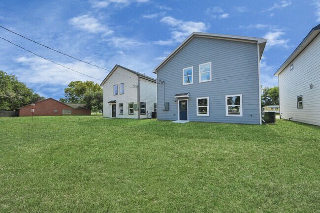 Building Photo - 406 N 4th St