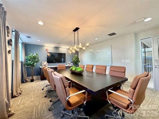 Building Photo - 905 Kenilworth Ave