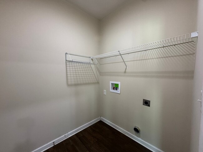 Building Photo - 123 John Davis Dr
