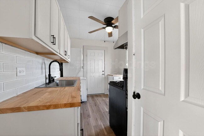 Building Photo - 139 Martin St