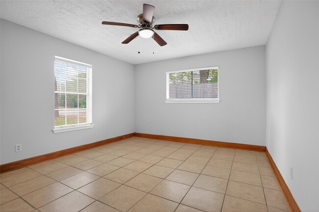 Building Photo - 601 Chateau Woods Pkwy Dr