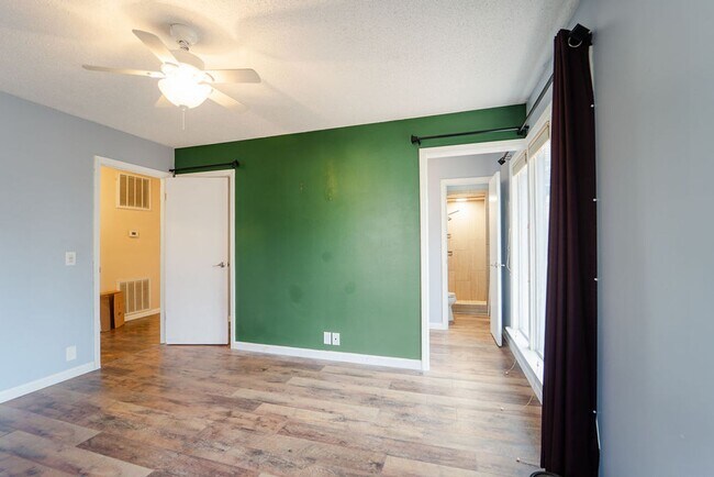 Building Photo - Spacious 3 Bedroom, 3 Bath Two story home!!