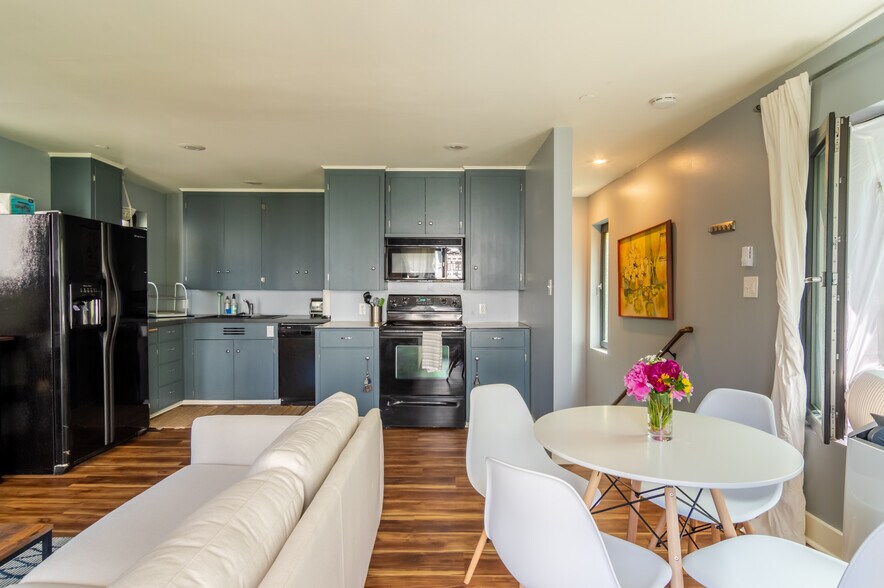 Building Photo - 1629 13th Ave