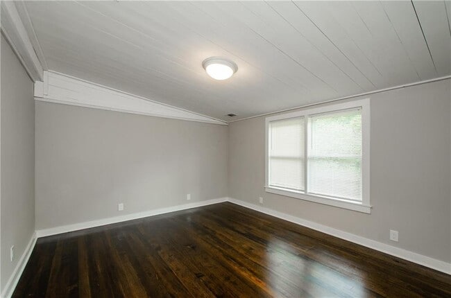 Building Photo - 729 Sunnybrook Dr