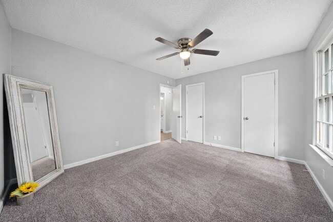 Building Photo - 607 Bay Ln