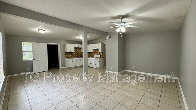 Building Photo - 6947 Clovis Rd