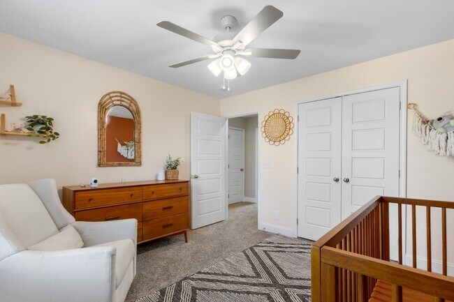 Building Photo - 5 Bedroom Pet Friendly Home For Rent!