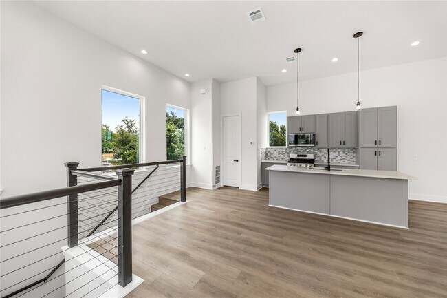 Building Photo - 947 Green Meadow Ln