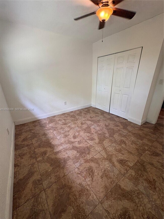 Building Photo - 410 Pinecrest Dr