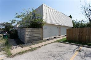 Building Photo - 2215 Mission Hill Dr