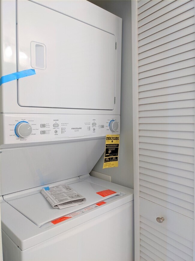 Building Photo - 5001 Woodway Dr