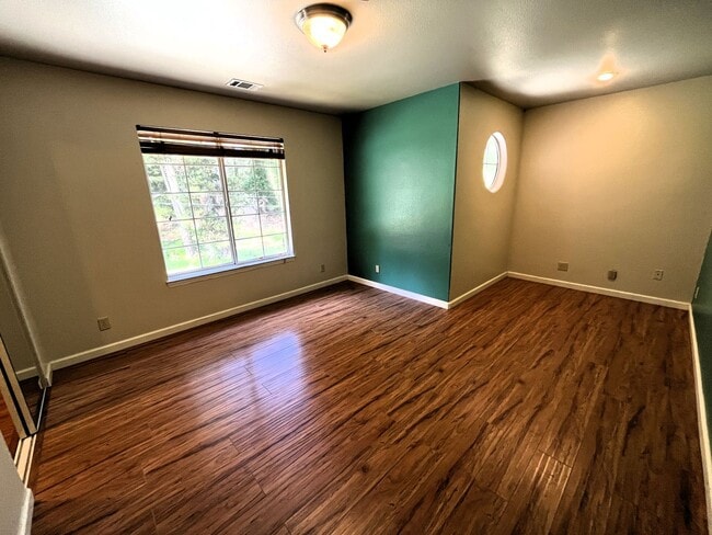 Building Photo - Custom 2-story Humboldt Hill home features 3-car garage, spacious pet-friendly yard