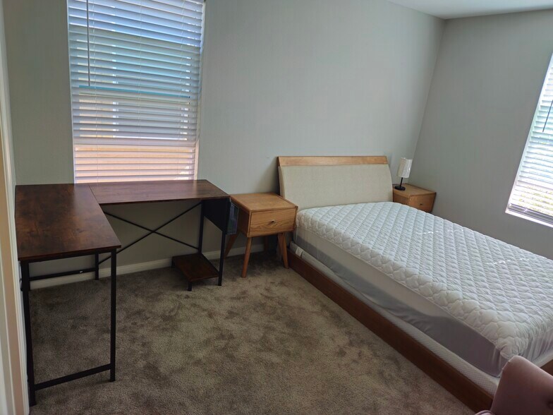 Building Photo - 845 Brynlee Pl