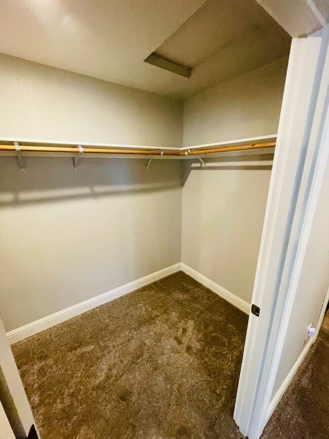Building Photo - Entertainers delight, 3bdrm 2.5 bath home ...