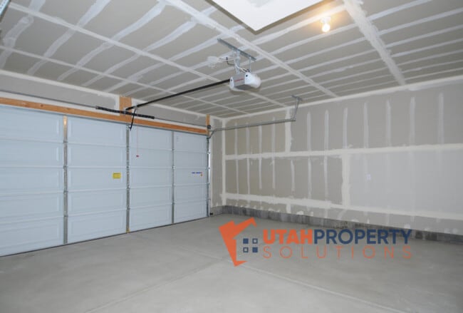 Building Photo - 1032 W 430 S