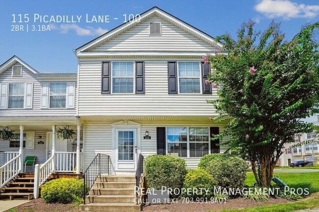Building Photo - Spacious 3-Story End-Unit Townhome in Prim...