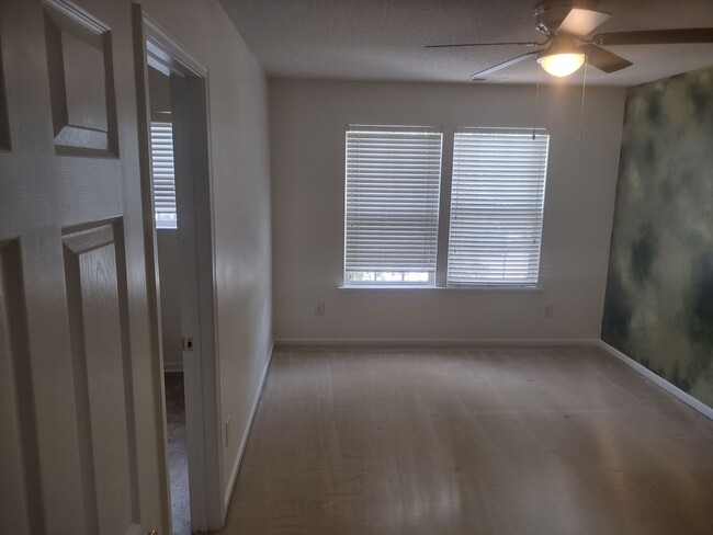 Building Photo - ****MOVE IN SPECIAL****Two Story, Five Bed...