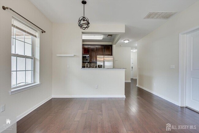 Building Photo - 712 Strassle Wy