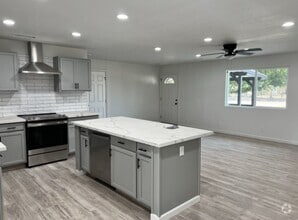 Building Photo - Madera Ranchos