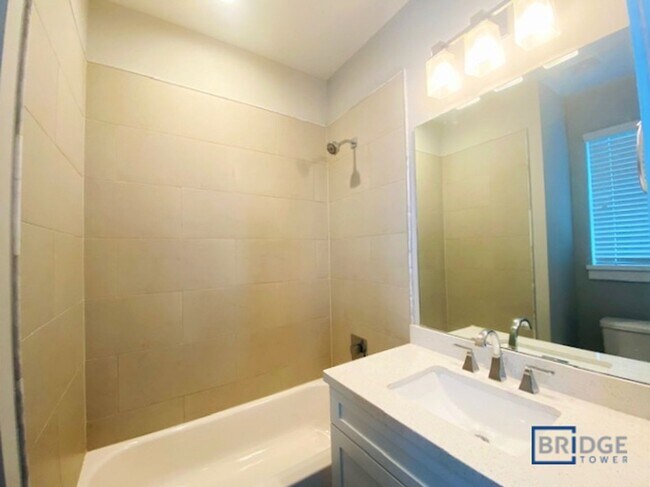 Building Photo - 2202 Arabelle St