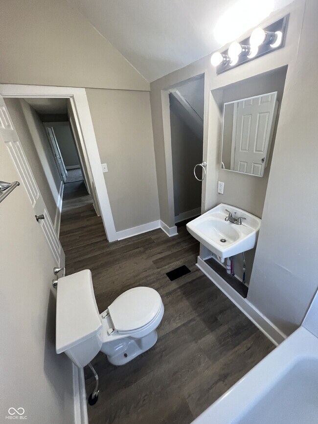 Building Photo - 3236 Graceland Ave