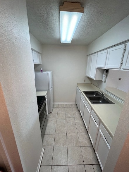 Building Photo - 2120 El Paseo St