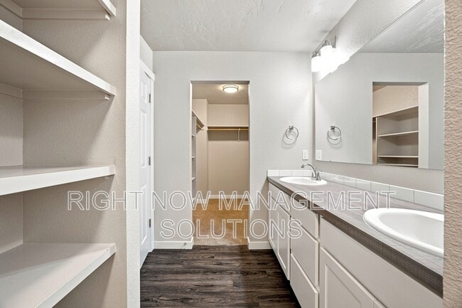 Building Photo - 10043 W Campville St