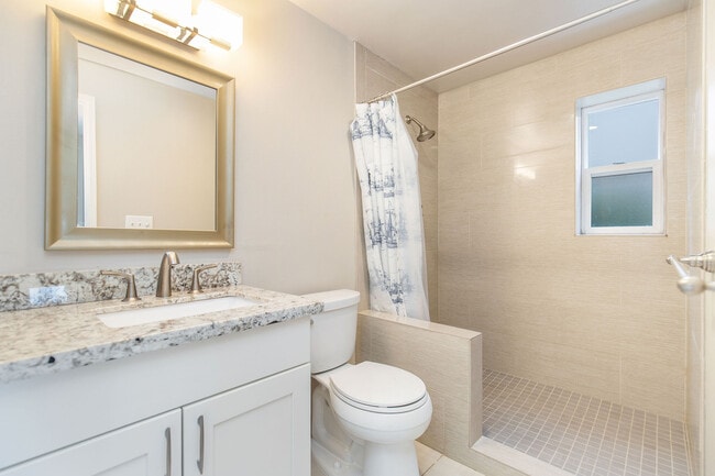 Building Photo - 4403 Powell Pl S