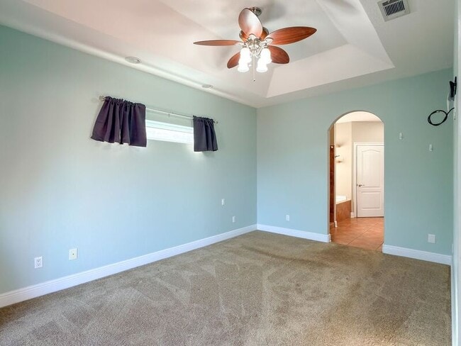 Building Photo - 2572 Gulf Breeze Ave