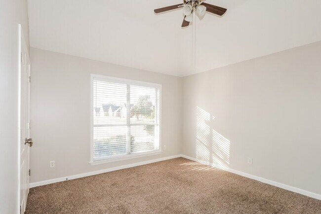 Building Photo - 13102 Braybourne Pl