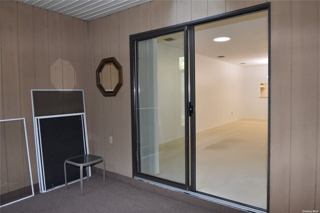 Building Photo - 76 Knolls Dr