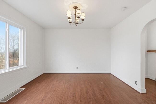 Building Photo - 240 Ridgewood Ave