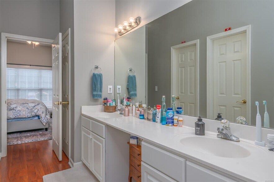 Building Photo - 9211 Hanston Pl