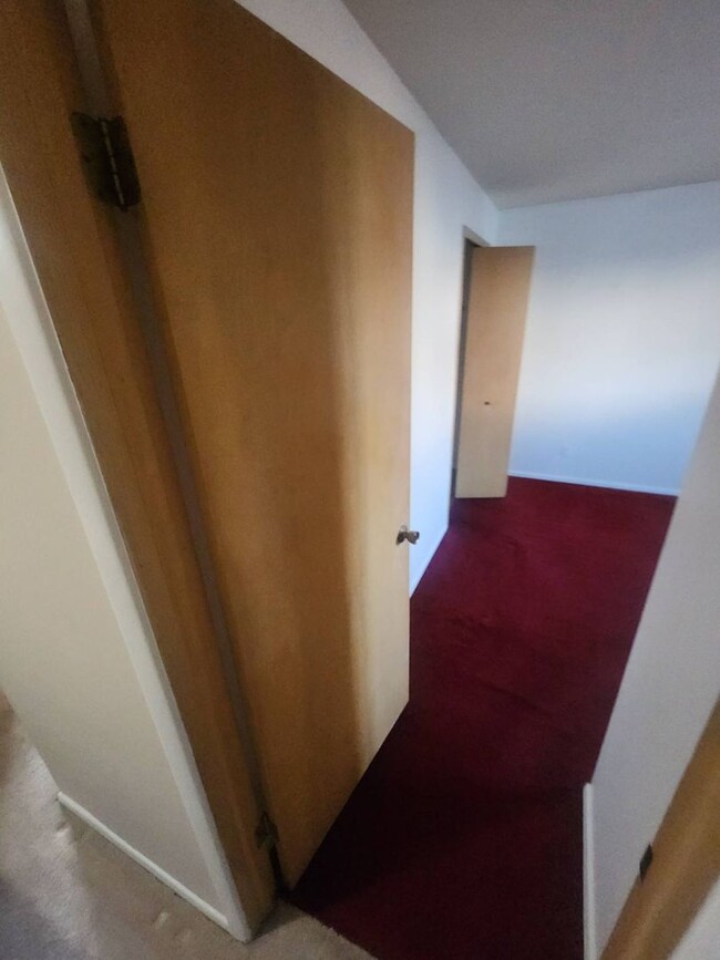 Building Photo - Charming 2-Bedroom Property in Prime Location
