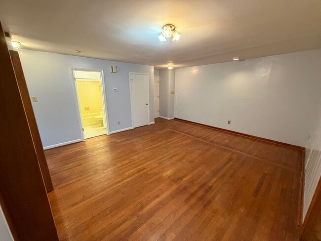 Building Photo - 5300 W Franklin St
