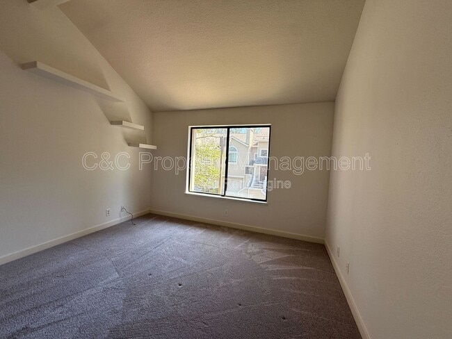 Building Photo - 44 Arabian Way