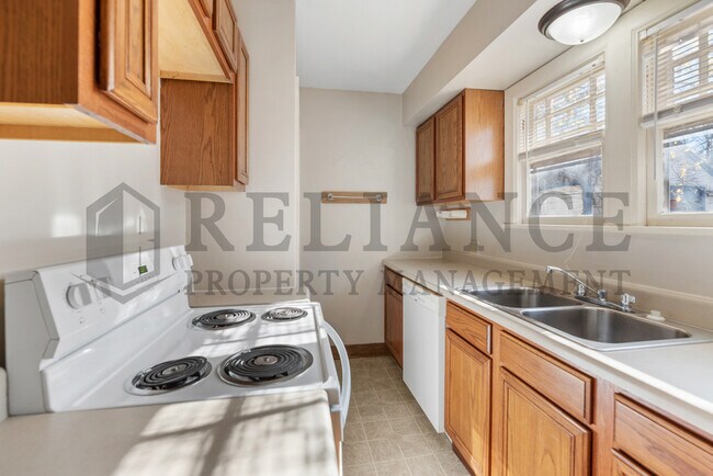 Building Photo - 2010 S Terrace Dr