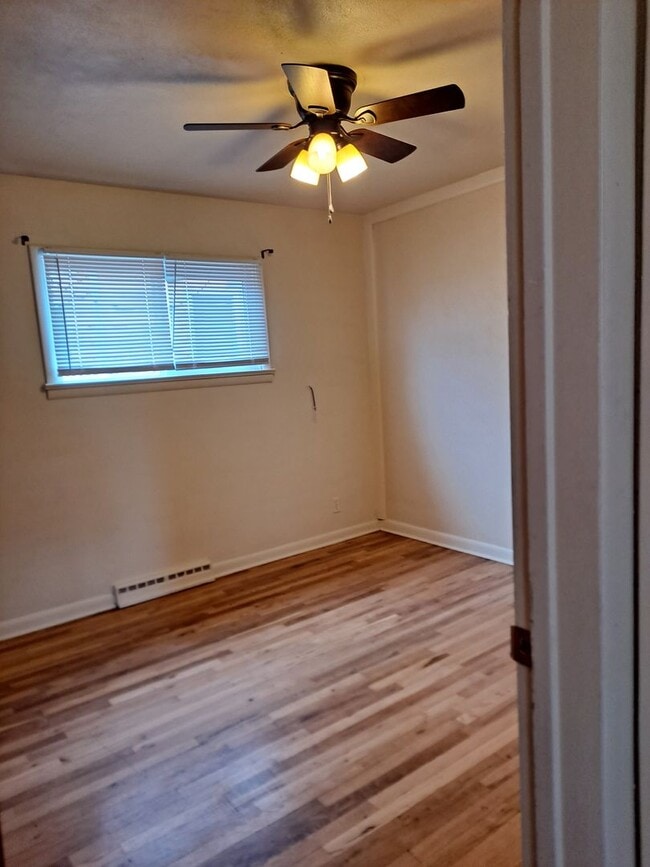 Building Photo - 949-4 Pendragon 426-426 1/2 Polk Street
