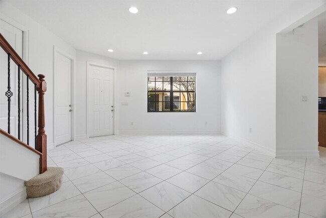 Building Photo - 13023 Riverwalk Cir S