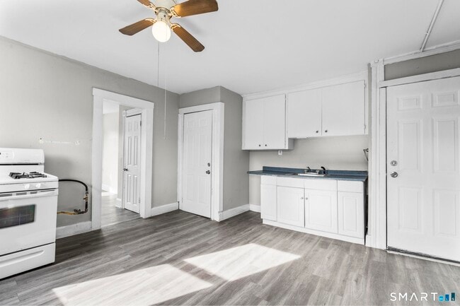 Building Photo - 313 High St