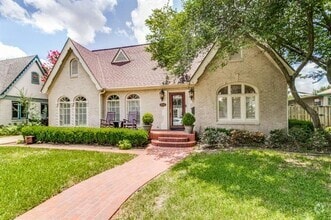 Building Photo - 4541 N Versailles Ave