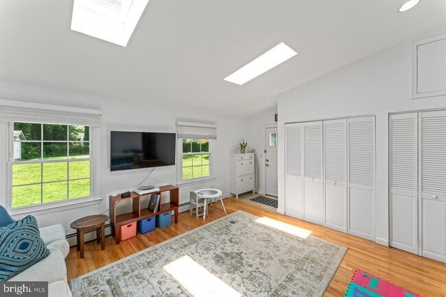 Building Photo - 7312 Poplar Ct