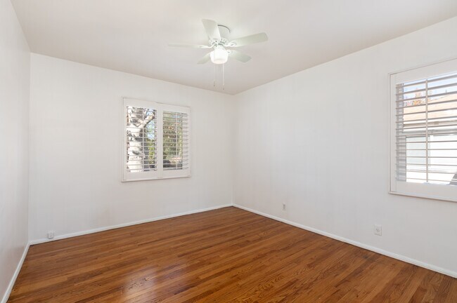 Building Photo - 5726 Lasaine Ave