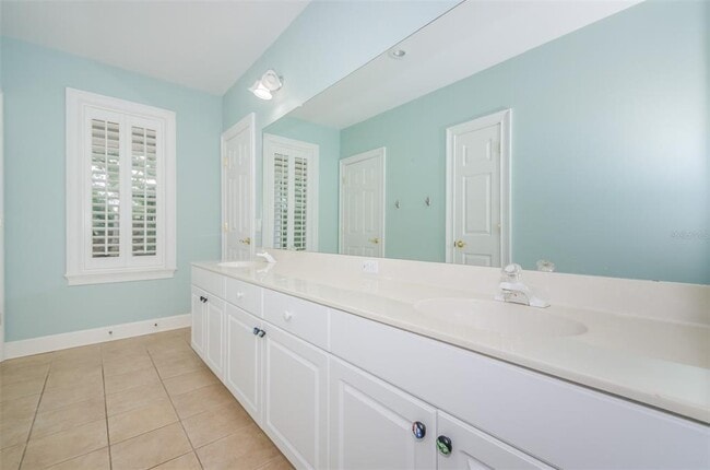 Building Photo - 3410 W Bay Villa Ave