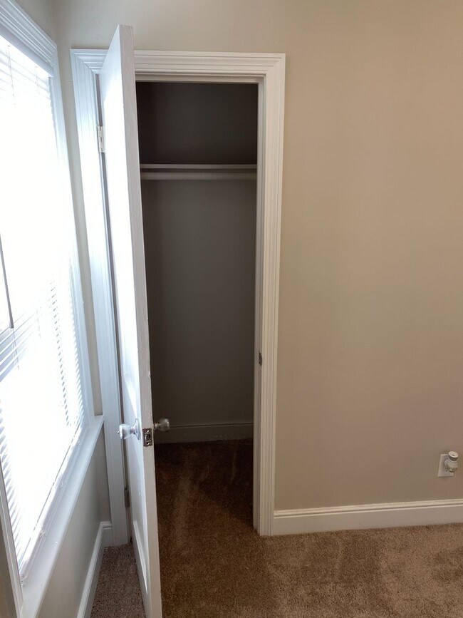 Building Photo - Just Renovated w/ large yard
