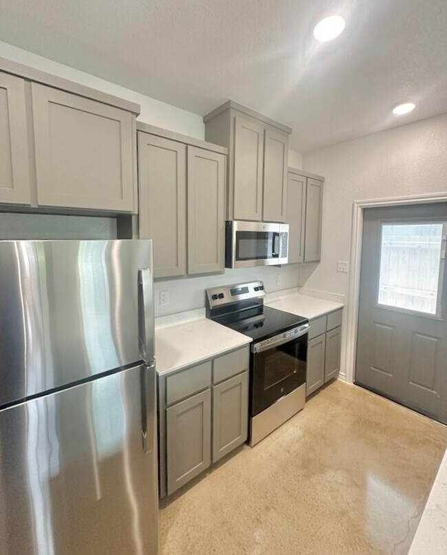 Building Photo - AVAILABLE NOW! - FIRST MONTH FREE